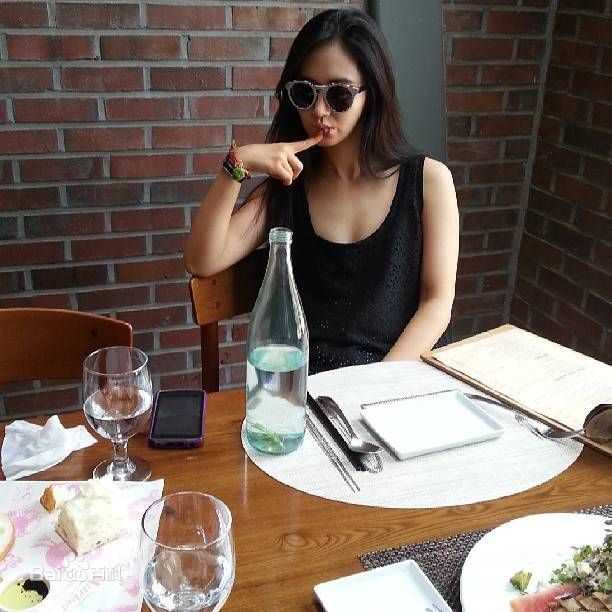 权俞利(，Kwon Yu Ri，クォンユリ)IG微博照片壁纸壁纸