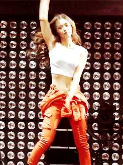 权俞利(，Kwon Yu Ri，クォンユリ)舞台上的俞利图册