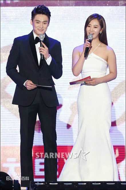 权俞利(，Kwon Yu Ri，クォンユリ)主持活动图册