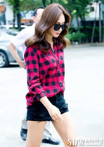 权俞利(，Kwon Yu Ri，クォンユリ)黑白时尚前后照片