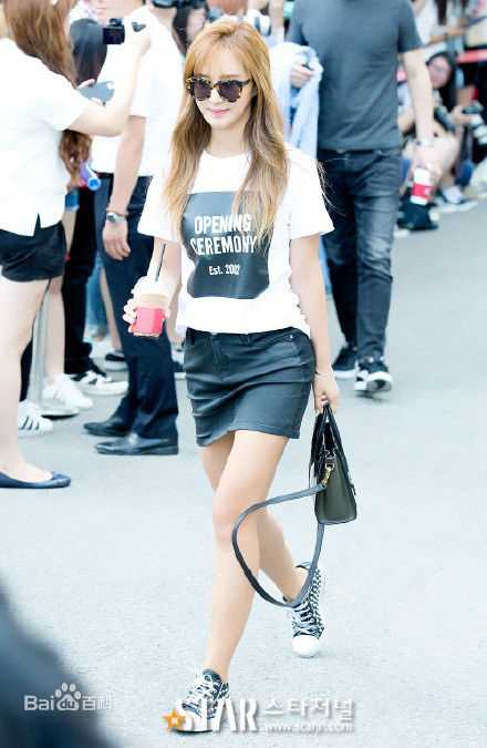 权俞利(，Kwon Yu Ri，クォンユリ)黑白时尚前后照片