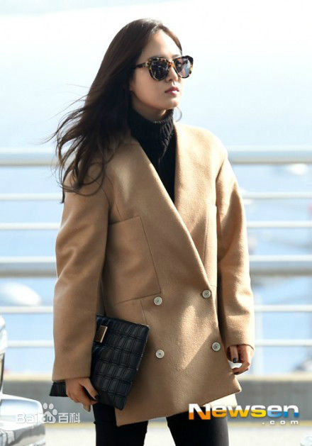 权俞利(，Kwon Yu Ri，クォンユリ)黑白时尚前后照片