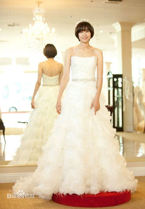 赵伦熙(，Cho Youn Hee)MBC QueeN前后照片