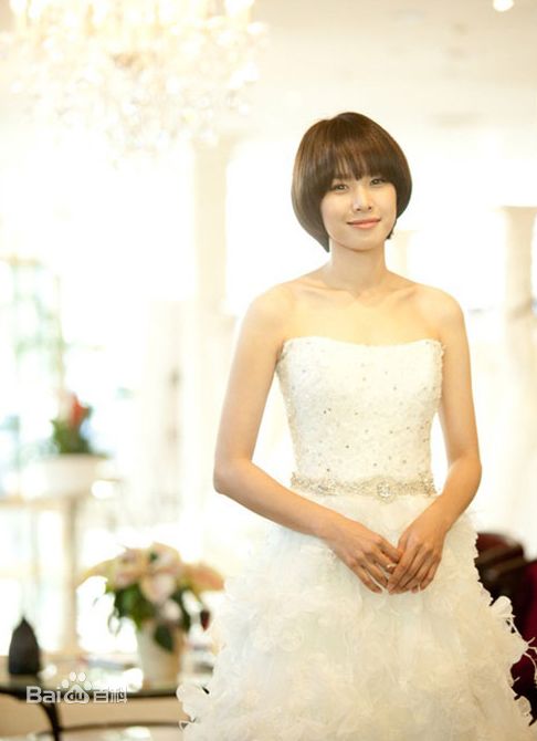 赵伦熙(，Cho Youn Hee)MBC QueeN前后照片