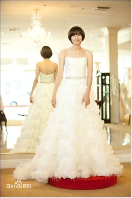 赵伦熙(，Cho Youn Hee)MBC QueeN前后照片