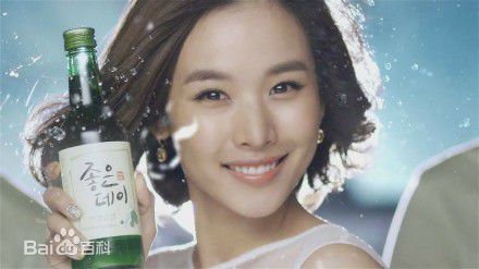 赵伦熙(，Cho Youn Hee)GoodDay烧酒日历前后照片