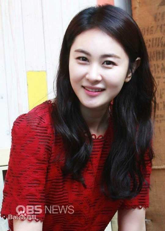 孙恩书(/Son Eun-seo)新闻采访前后照片