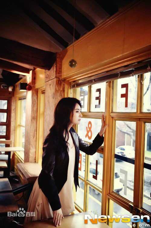 孙恩书(/Son Eun-seo)新闻采访前后照片