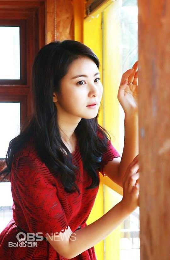 孙恩书(/Son Eun-seo)新闻采访前后照片