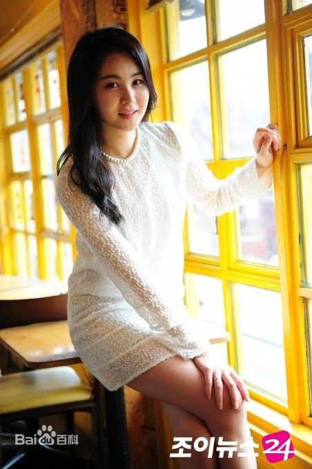 孙恩书(/Son Eun-seo)新闻采访前后照片