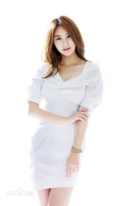 孙恩书(/Son Eun-seo)新闻采访前后照片