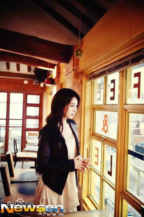 孙恩书(/Son Eun-seo)新闻采访前后照片