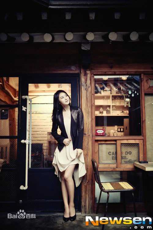 孙恩书(/Son Eun-seo)新闻采访前后照片