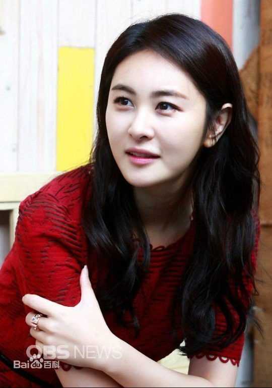 孙恩书(/Son Eun-seo)新闻采访前后照片