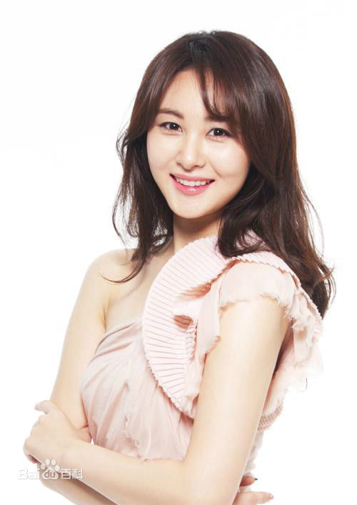 孙恩书(/Son Eun-seo)新闻采访前后照片