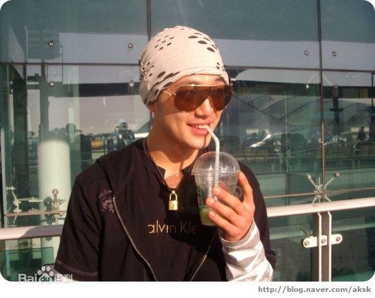 李英勋（又译李永勋）(，LeeYoungHoon)李英勋赴港活动照素颜照壁纸