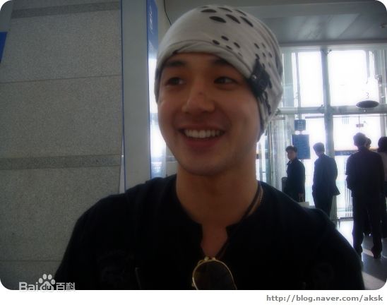 李英勋（又译李永勋）(，LeeYoungHoon)李英勋赴港活动照素颜照壁纸