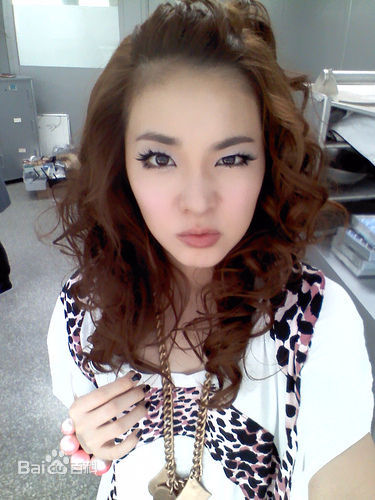 朴山多拉(，Sandara Park)童颜sandara前后照片