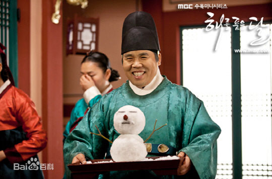 郑恩表()拥抱太阳的月亮(2012)生活照相册