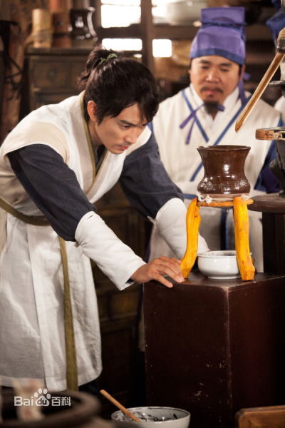 郑恩表()拥抱太阳的月亮(2012)生活照相册