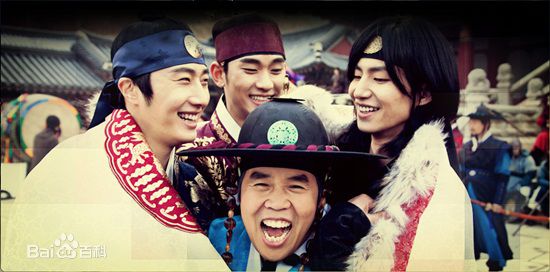 郑恩表()拥抱太阳的月亮(2012)生活照相册