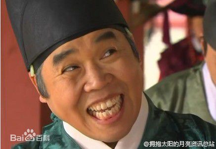 郑恩表()拥抱太阳的月亮(2012)生活照相册