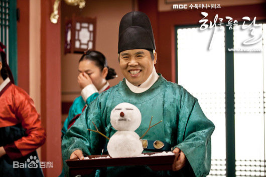 郑恩表()拥抱太阳的月亮(2012)生活照相册