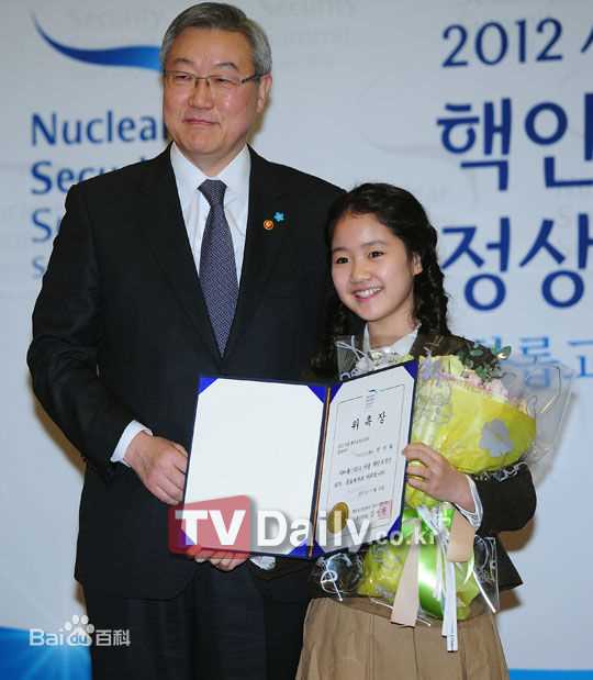 陈智熙(/Jin Ji Hee)社会活动素颜照壁纸