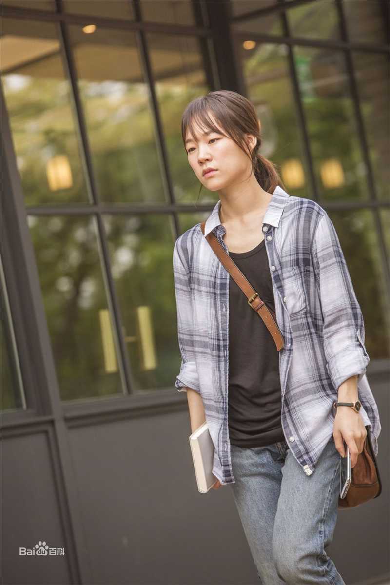 最新韩艺璃(Han Yeri)在出演《青春时代》中的图集