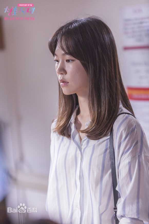 最新韩艺璃(Han Yeri)在出演《青春时代》中的图集