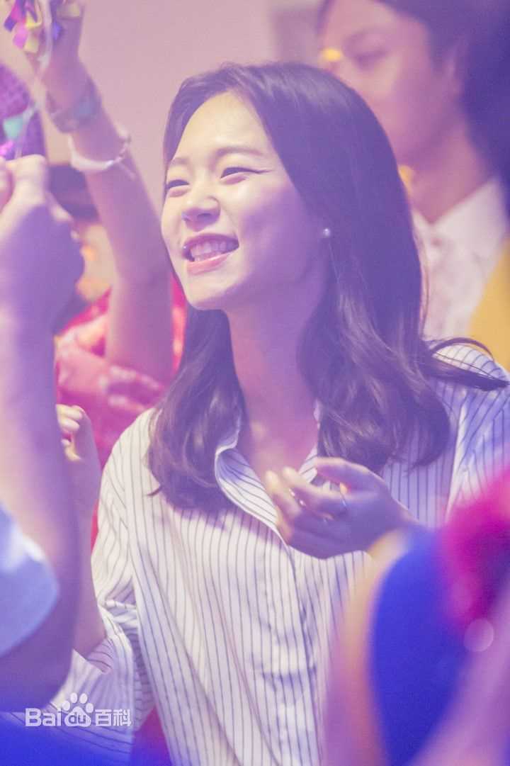 最新韩艺璃(Han Yeri)在出演《青春时代》中的图集