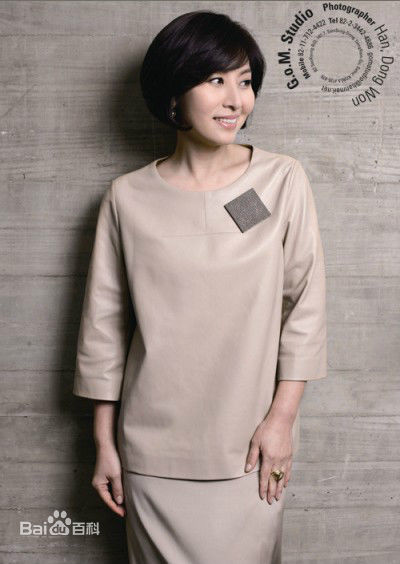 崔明吉()最新杂志采访壁纸