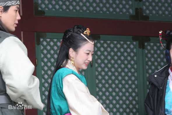 许英兰()出席各种影视图册