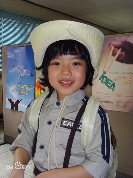 金香奇(，Kim Hyang Gi)儿时图片图集