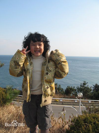 金香奇(，Kim Hyang Gi)儿时图片图集