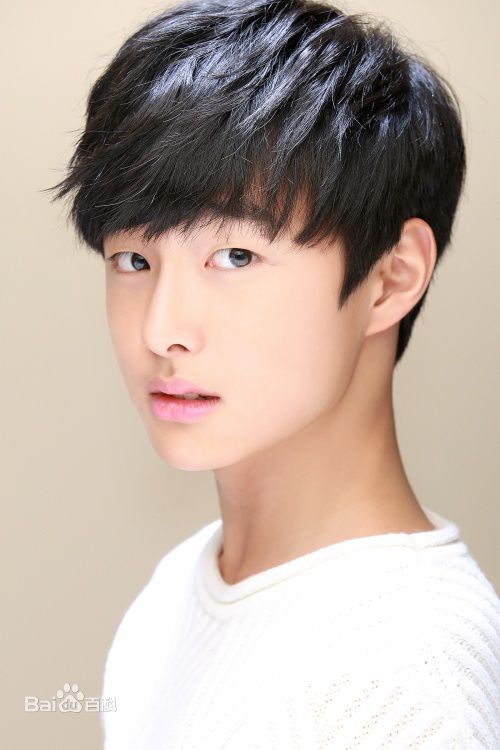 最新尹灿荣()性感图片