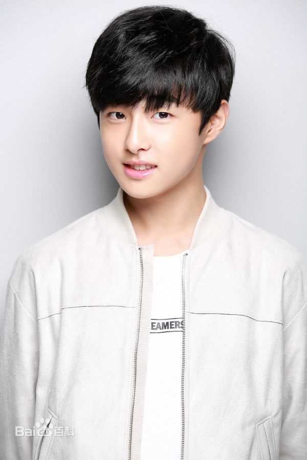 最新尹灿荣()性感图片