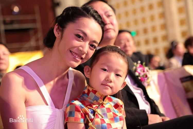 高清张子嫣在《潜伏》获奖照片中的图册