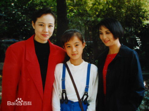 康群智拍戏中素颜照相册