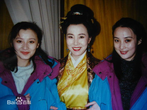 康群智拍戏中素颜照相册