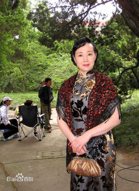 康群智拍戏中素颜照相册