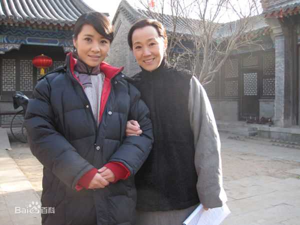 康群智拍戏中素颜照相册