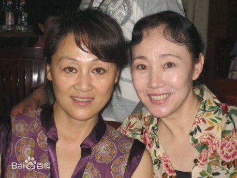 康群智拍戏中素颜照相册