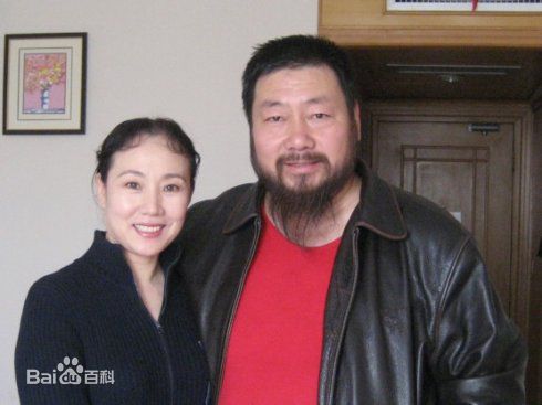 康群智拍戏中素颜照相册