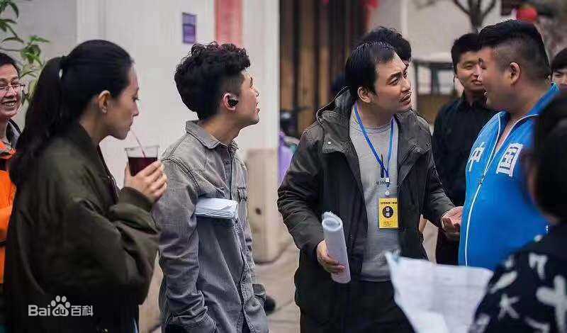 陈之月工作照一生活照