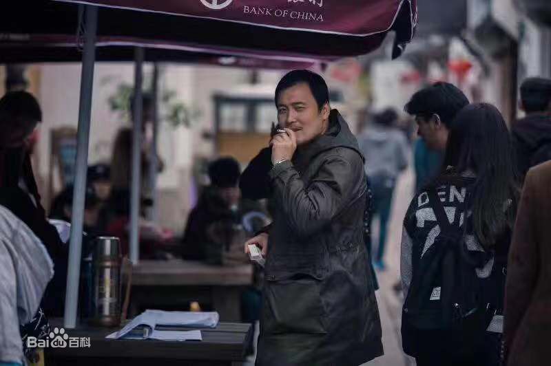 陈之月工作照一生活照