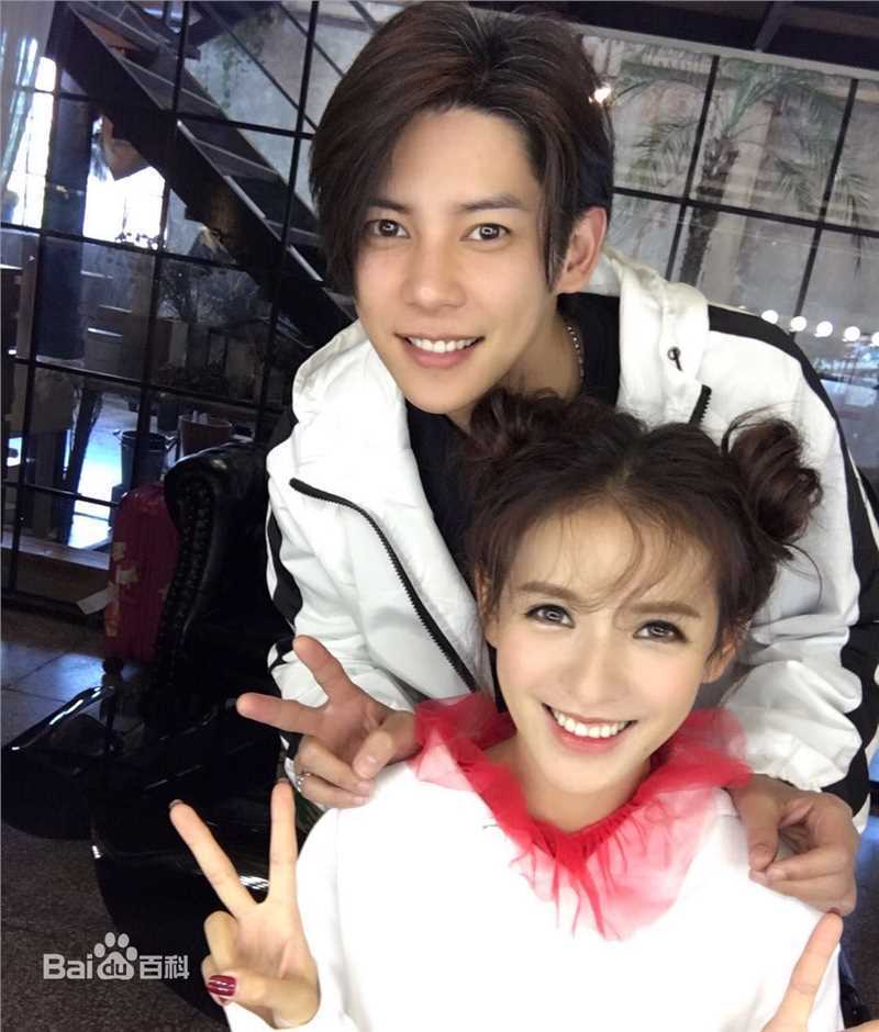 陈柏融与张予馨图册