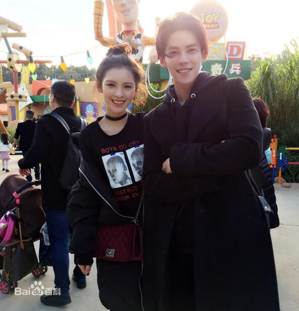 陈柏融与张予馨图册