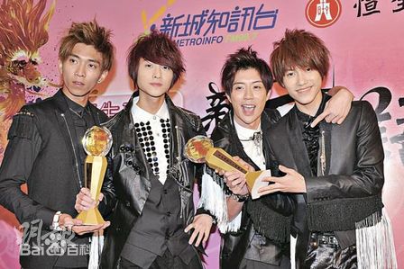 棒棒堂(LOLLIPOP)2010新城国语力颁奖礼素颜照壁纸