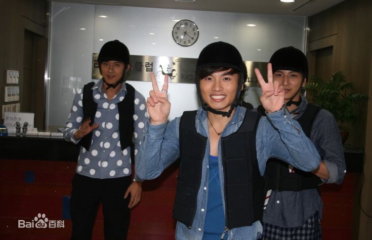 棒棒堂(LOLLIPOP)in韩国济州岛拍摄新MV前后照片